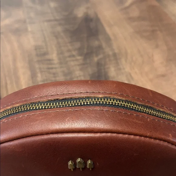 Portland leather chestnut Roswell purse. - Picture 4 of 4